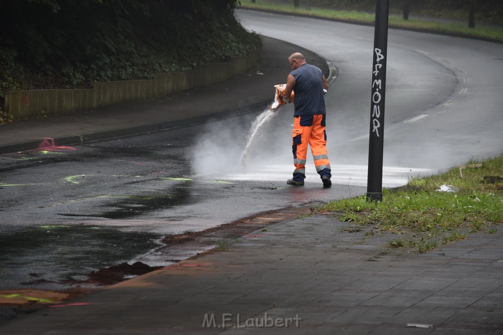 VU Frontal Koeln Hoehenhaus Berlinerstr vor Leuchterstr P80.JPG - Miklos Laubert